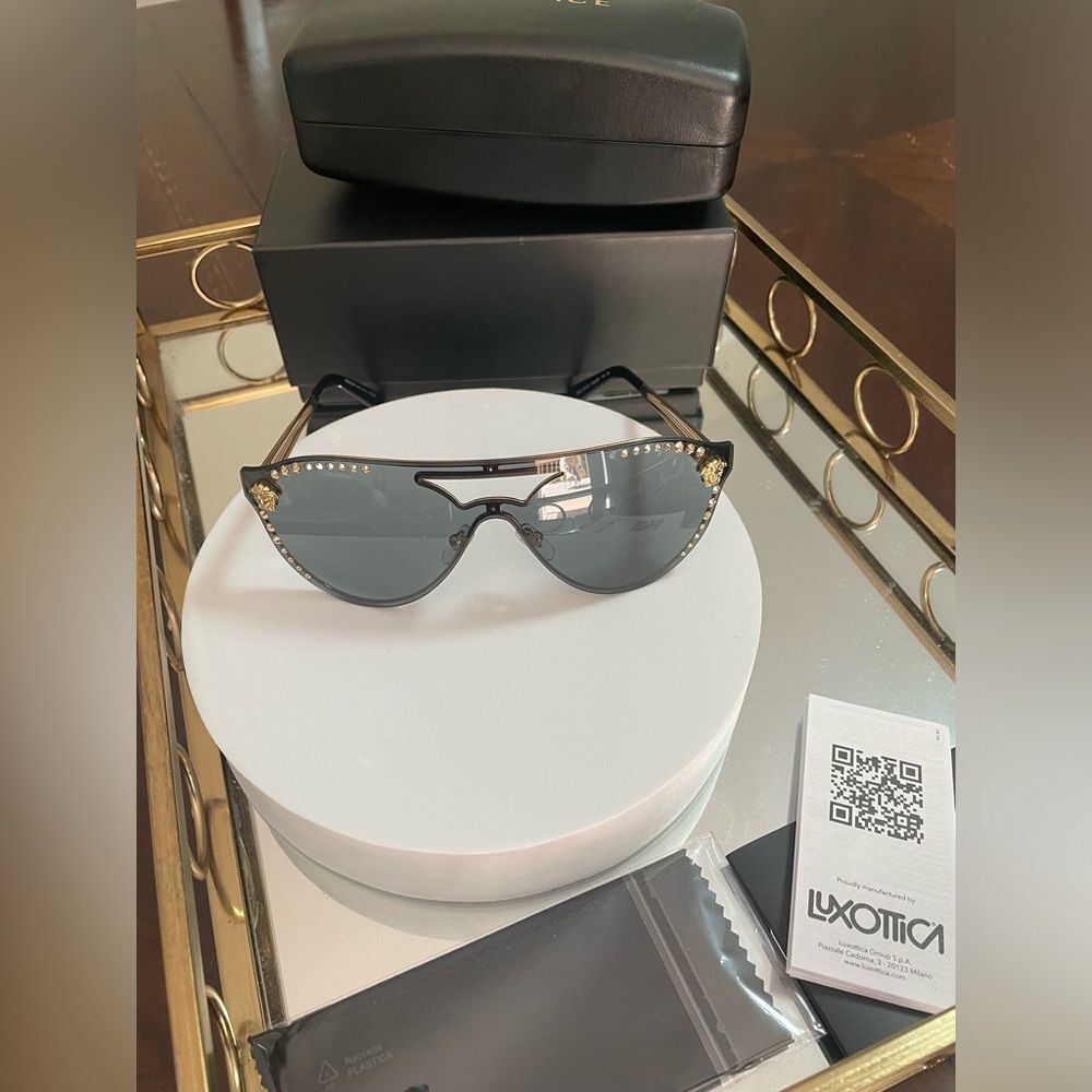 Versace Sunglasses - Picture 7 of 10